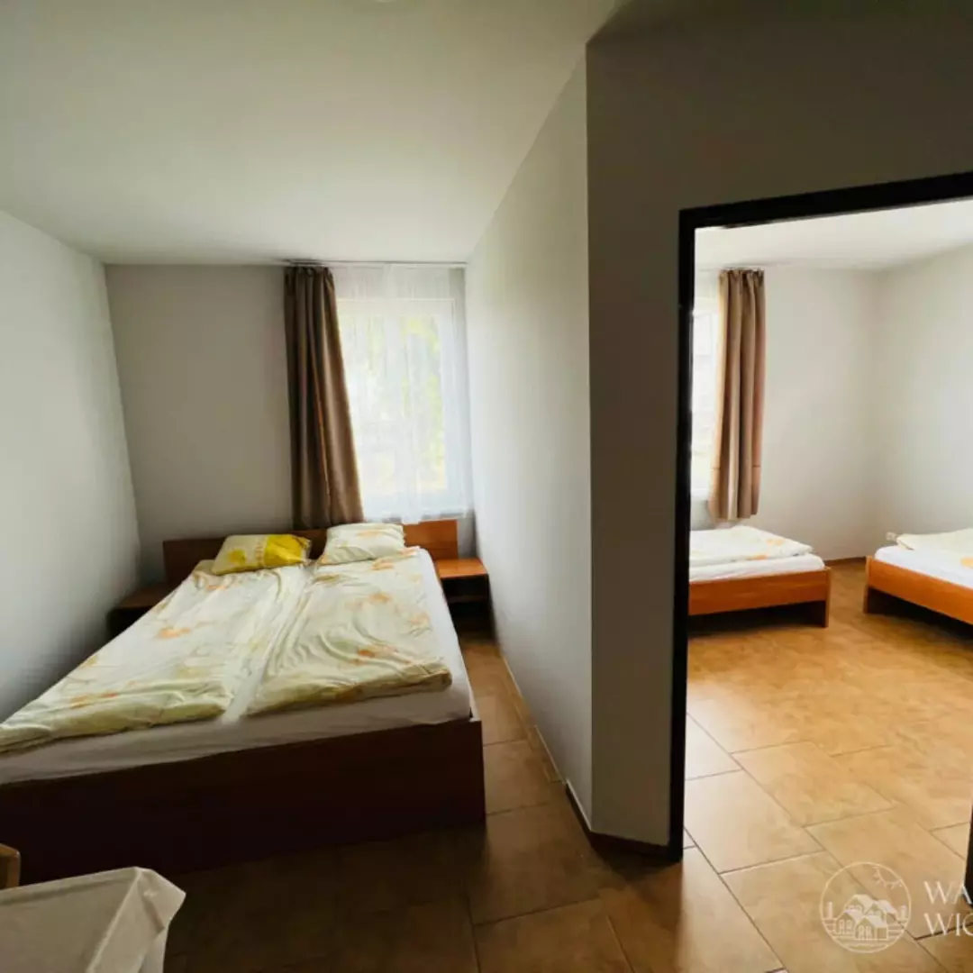 Pokój 4-osobowy z wydzieloną sypialnią